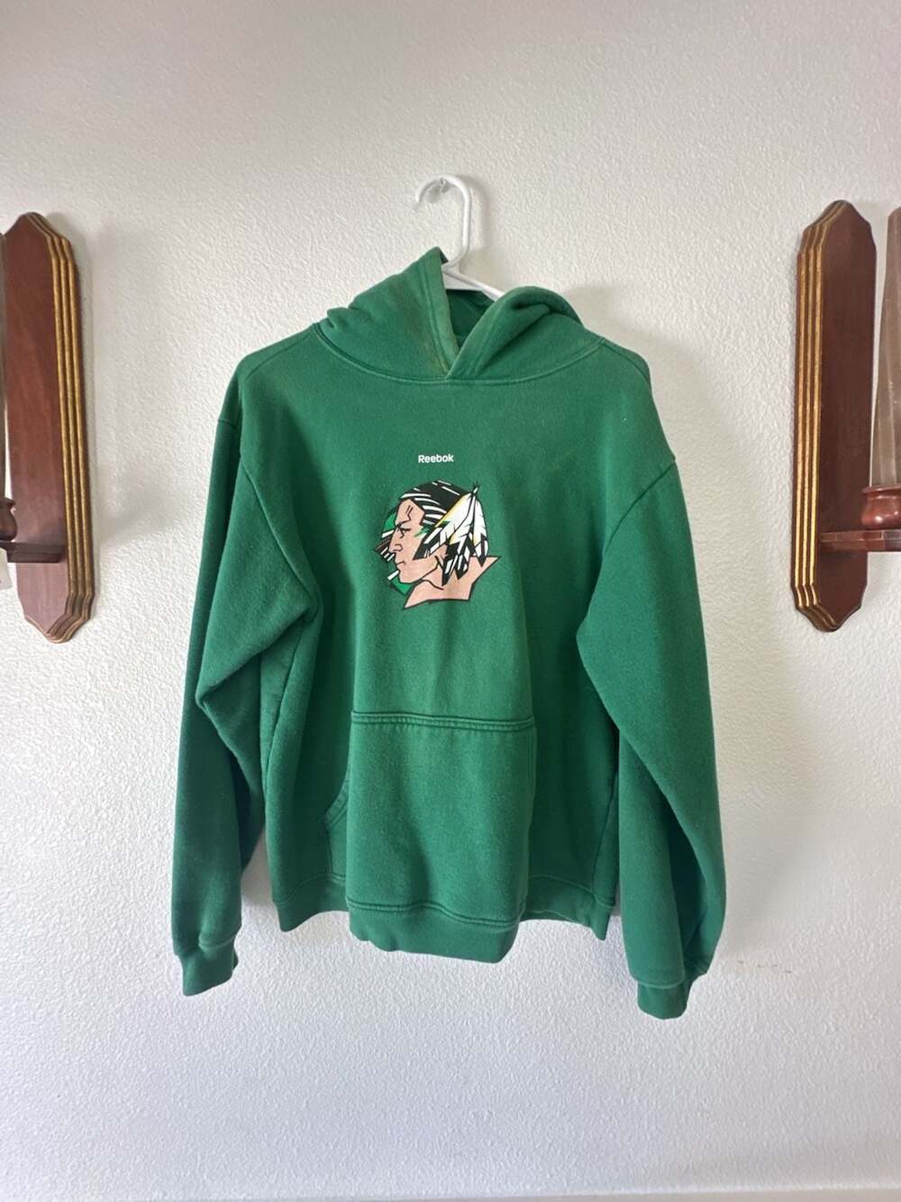Adidas Reebok UND North Dakota Fighting Sioux Vintage Hoodie Sweatshirt Youth XL
